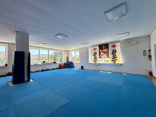 Продам коммерческое помещение 1 400 м2, Судакская ул, 1ка, Алушта г