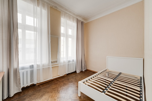 Сдам комнату в 5-комн. квартире, Малый Николопесковский пер, 11/2, Москва г