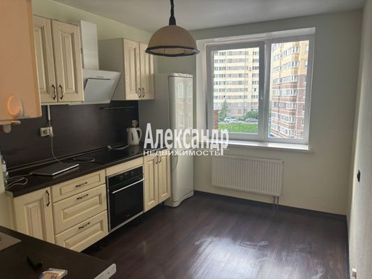Продам однокомнатную (1-комн.) квартиру, Школьная ул, 11к1, Бугры п