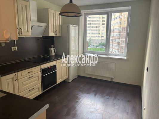 Продам однокомнатную (1-комн.) квартиру, Школьная ул, 11к1, Бугры п
