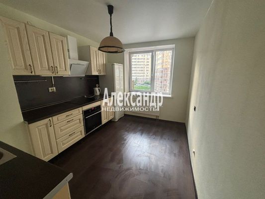 Продам однокомнатную (1-комн.) квартиру, Школьная ул, 11к1, Бугры п