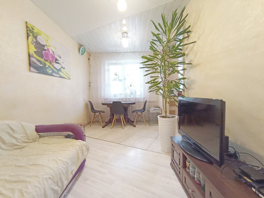 Продам трехкомнатную (3-комн.) квартиру, Великанова ул, 15, Рязань г