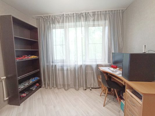 Продам трехкомнатную (3-комн.) квартиру, Великанова ул, 15, Рязань г