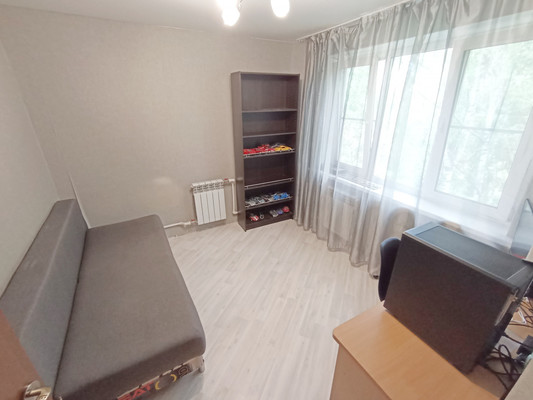 Продам трехкомнатную (3-комн.) квартиру, Великанова ул, 15, Рязань г