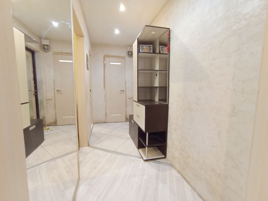 Продам трехкомнатную (3-комн.) квартиру, Великанова ул, 15, Рязань г