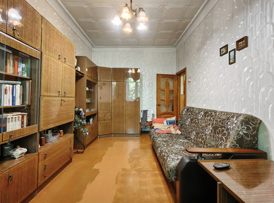 Продам трехкомнатную (3-комн.) квартиру, Серпуховская ул, 40б, Липицы с