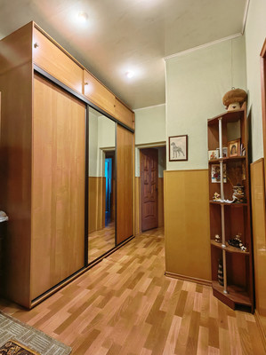 Продам трехкомнатную (3-комн.) квартиру, Серпуховская ул, 40б, Липицы с