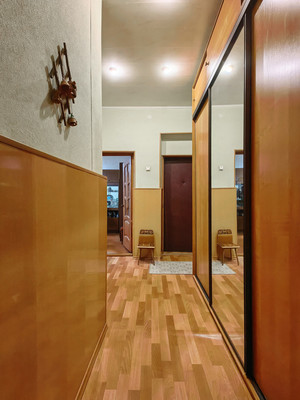 Продам трехкомнатную (3-комн.) квартиру, Серпуховская ул, 40б, Липицы с