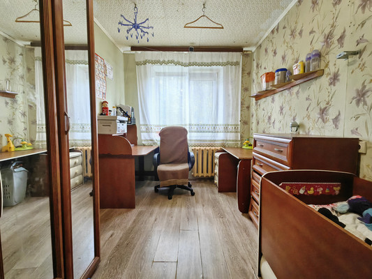 Продам двухкомнатную (2-комн.) квартиру, Чернышевского ул, 36, Большевик п