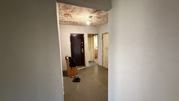 Продам трехкомнатную (3-комн.) квартиру, Космонавта Владислава Волкова ул, 2, Киров г