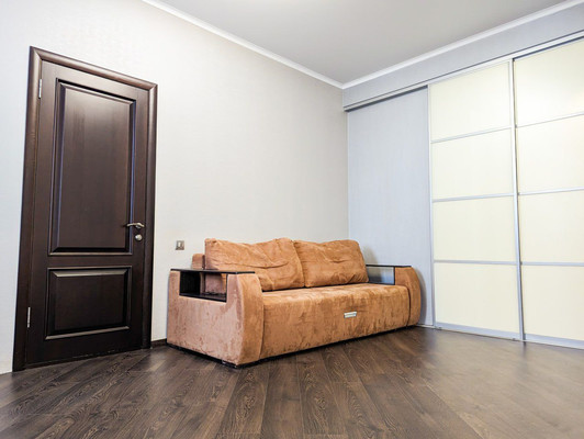 Продам трехкомнатную (3-комн.) квартиру, Тельмана ул, 15, Казань г