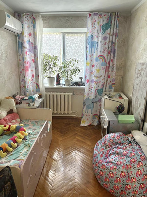 Продам трехкомнатную (3-комн.) квартиру, Крымских Партизан ул, 21, Симферополь г
