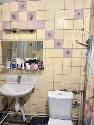 Продам трехкомнатную (3-комн.) квартиру, Крымских Партизан ул, 21, Симферополь г