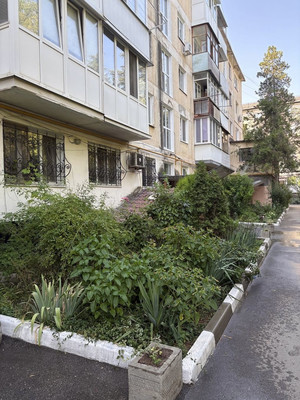 Продам трехкомнатную (3-комн.) квартиру, Крымских Партизан ул, 21, Симферополь г