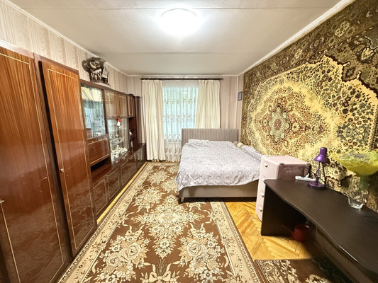 Продам трехкомнатную (3-комн.) квартиру, Спортивная ул, 2/11, Москва г