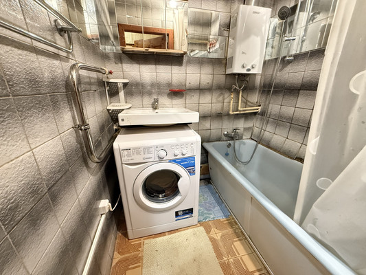 Продам трехкомнатную (3-комн.) квартиру, Спортивная ул, 2/11, Москва г
