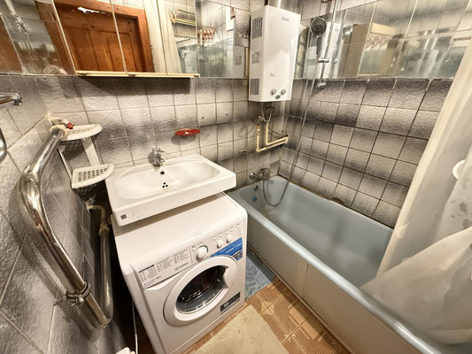 Продам трехкомнатную (3-комн.) квартиру, Спортивная ул, 2/11, Москва г