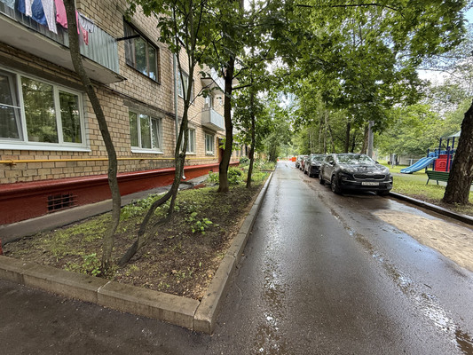 Продам трехкомнатную (3-комн.) квартиру, Спортивная ул, 2/11, Москва г
