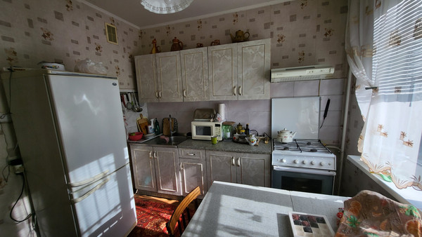 Продам трехкомнатную (3-комн.) квартиру, Айдарова ул, 18, Казань г