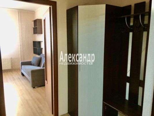 Продам однокомнатную (1-комн.) квартиру, Охтинская аллея, 14, Мурино п