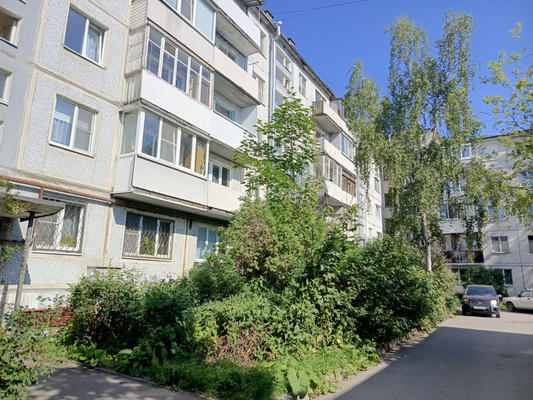 Продам двухкомнатную (2-комн.) квартиру, Урицкого ул, 5, Гатчина г