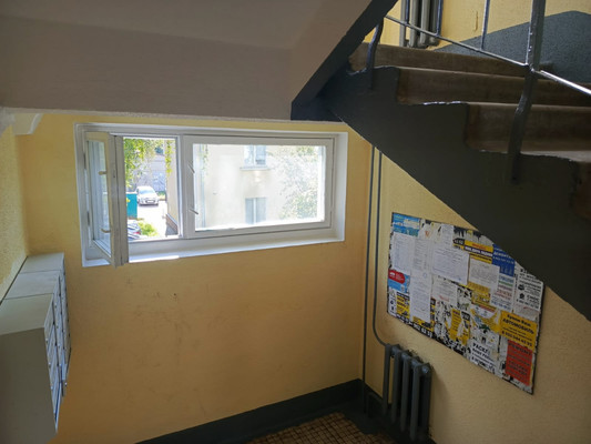 Продам двухкомнатную (2-комн.) квартиру, Урицкого ул, 5, Гатчина г