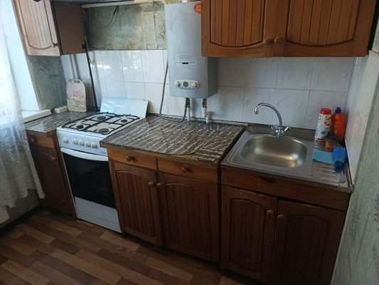 Продам двухкомнатную (2-комн.) квартиру, Урицкого ул, 5, Гатчина г