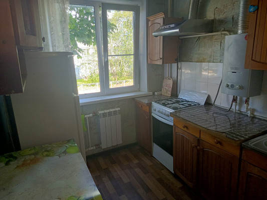 Продам двухкомнатную (2-комн.) квартиру, Урицкого ул, 5, Гатчина г