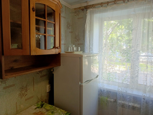 Продам двухкомнатную (2-комн.) квартиру, Урицкого ул, 5, Гатчина г