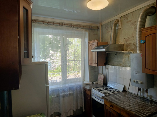 Продам двухкомнатную (2-комн.) квартиру, Урицкого ул, 5, Гатчина г