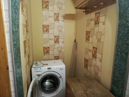 Продам двухкомнатную (2-комн.) квартиру, Урицкого ул, 5, Гатчина г