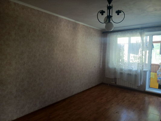 Продам двухкомнатную (2-комн.) квартиру, Урицкого ул, 5, Гатчина г