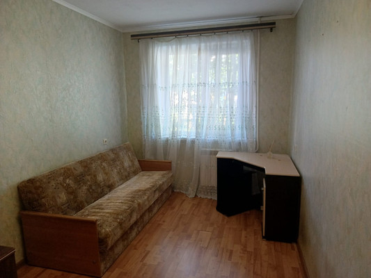 Продам двухкомнатную (2-комн.) квартиру, Урицкого ул, 5, Гатчина г