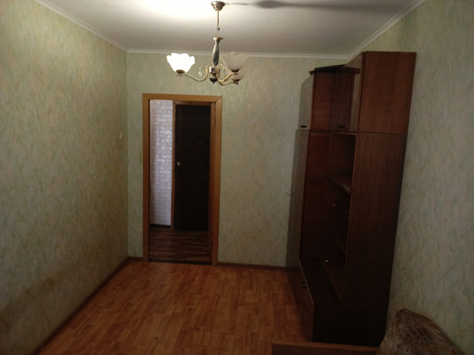 Продам двухкомнатную (2-комн.) квартиру, Урицкого ул, 5, Гатчина г