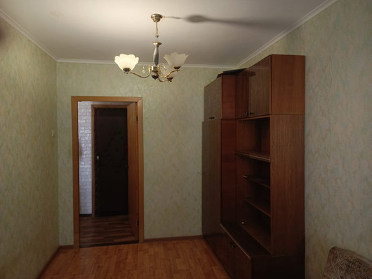 Продам двухкомнатную (2-комн.) квартиру, Урицкого ул, 5, Гатчина г