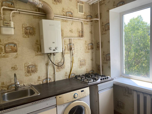 Продам двухкомнатную (2-комн.) квартиру, Кечкеметская ул, 97, Симферополь г