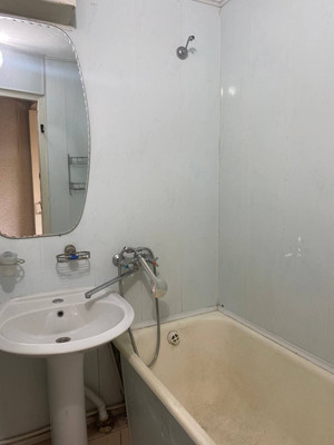 Продам двухкомнатную (2-комн.) квартиру, Кечкеметская ул, 97, Симферополь г