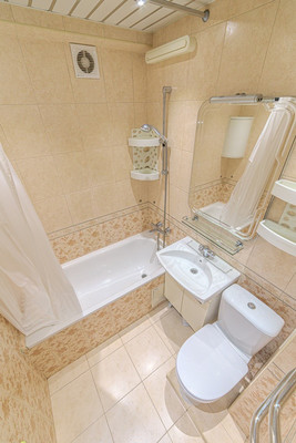 Продам двухкомнатную (2-комн.) квартиру, Ульяновская ул, 54, Пенза г