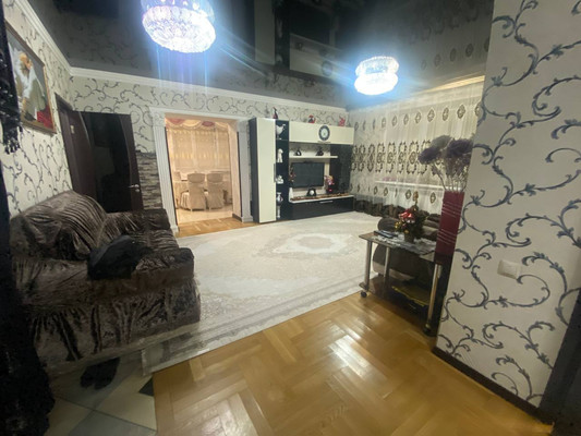 Продам трехкомнатную (3-комн.) квартиру, Кабардинская ул, 188, Нальчик г