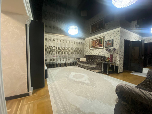 Продам трехкомнатную (3-комн.) квартиру, Кабардинская ул, 188, Нальчик г