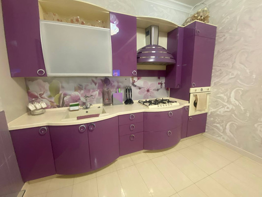 Продам трехкомнатную (3-комн.) квартиру, Кабардинская ул, 188, Нальчик г