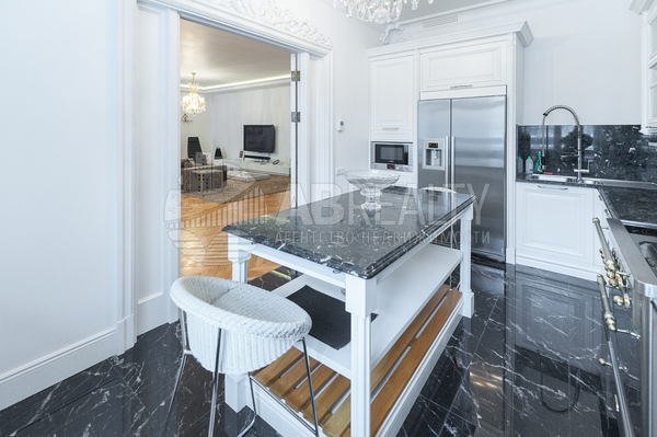 Сдам многокомнатную квартиру, Хилков пер, 1, Москва г