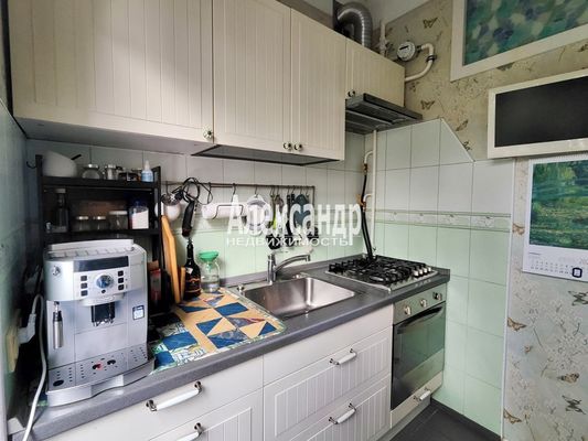 Продам двухкомнатную (2-комн.) квартиру, Новочеркасский пр-кт, 61, Санкт-Петербург г