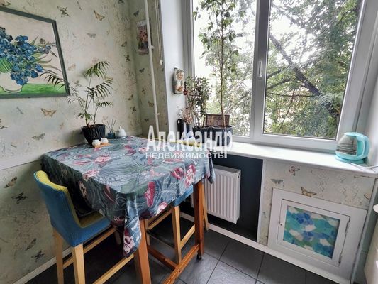 Продам двухкомнатную (2-комн.) квартиру, Новочеркасский пр-кт, 61, Санкт-Петербург г