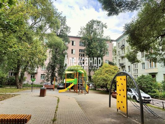 Продам двухкомнатную (2-комн.) квартиру, Новочеркасский пр-кт, 61, Санкт-Петербург г
