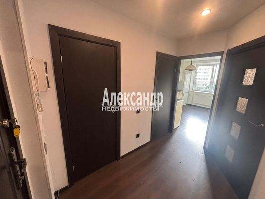 Продам однокомнатную (1-комн.) квартиру, Школьная ул, 11к1, Бугры п