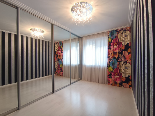 Продам трехкомнатную (3-комн.) квартиру, Тарчокова ул, 25Б, Нальчик г