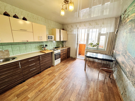 Продам двухкомнатную (2-комн.) квартиру, Победы пр-кт, 152/33, Казань г