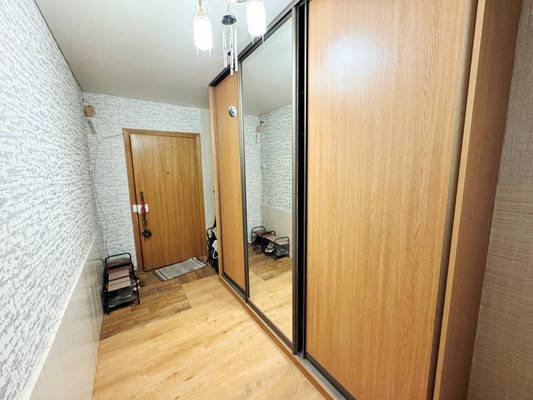 Продам двухкомнатную (2-комн.) квартиру, Победы пр-кт, 152/33, Казань г