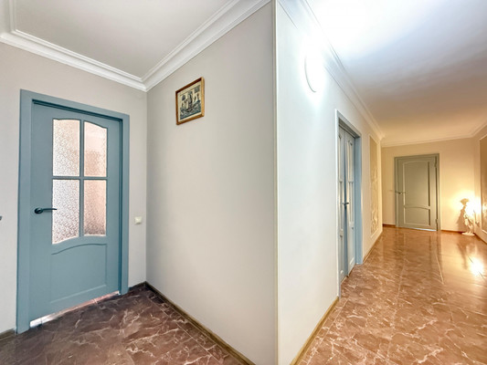 Продам трехкомнатную (3-комн.) квартиру, Московская ул, 12, Нальчик г